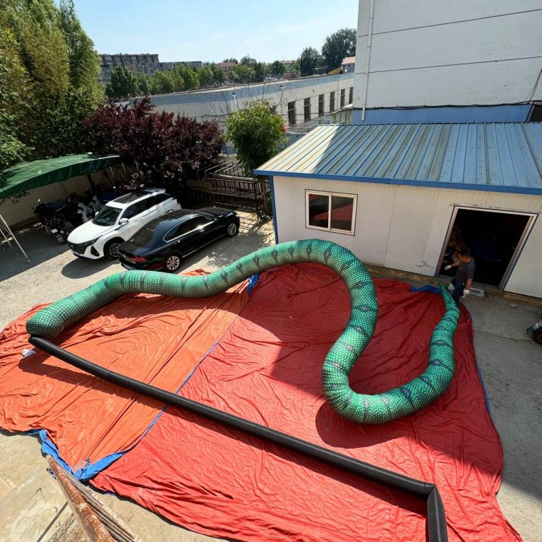 inflatable snake decor (1)