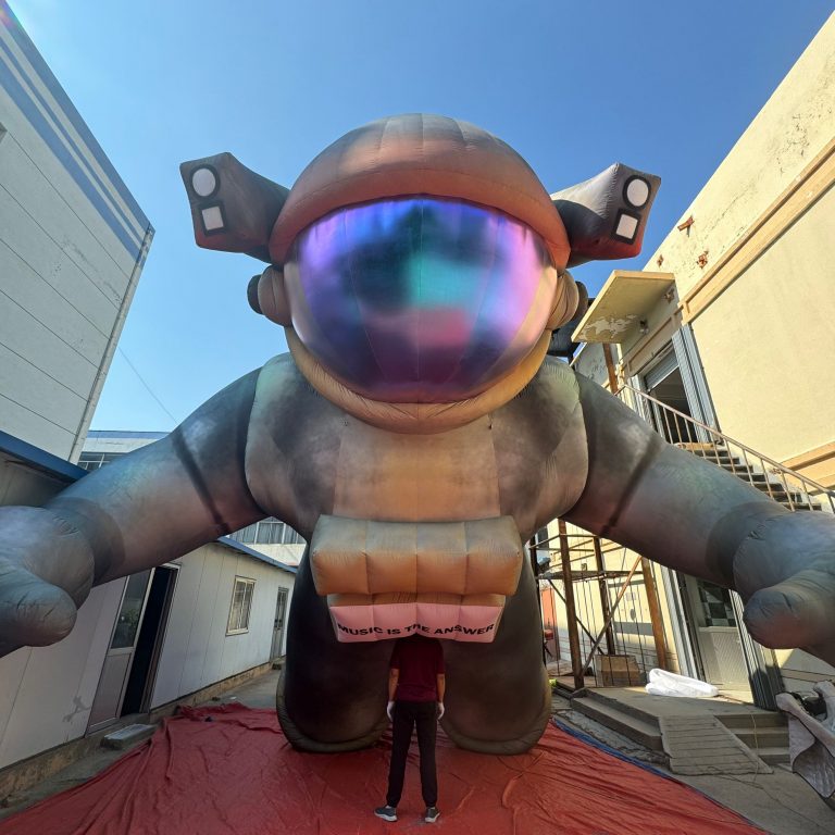 9m inflatable astronaunt (1)